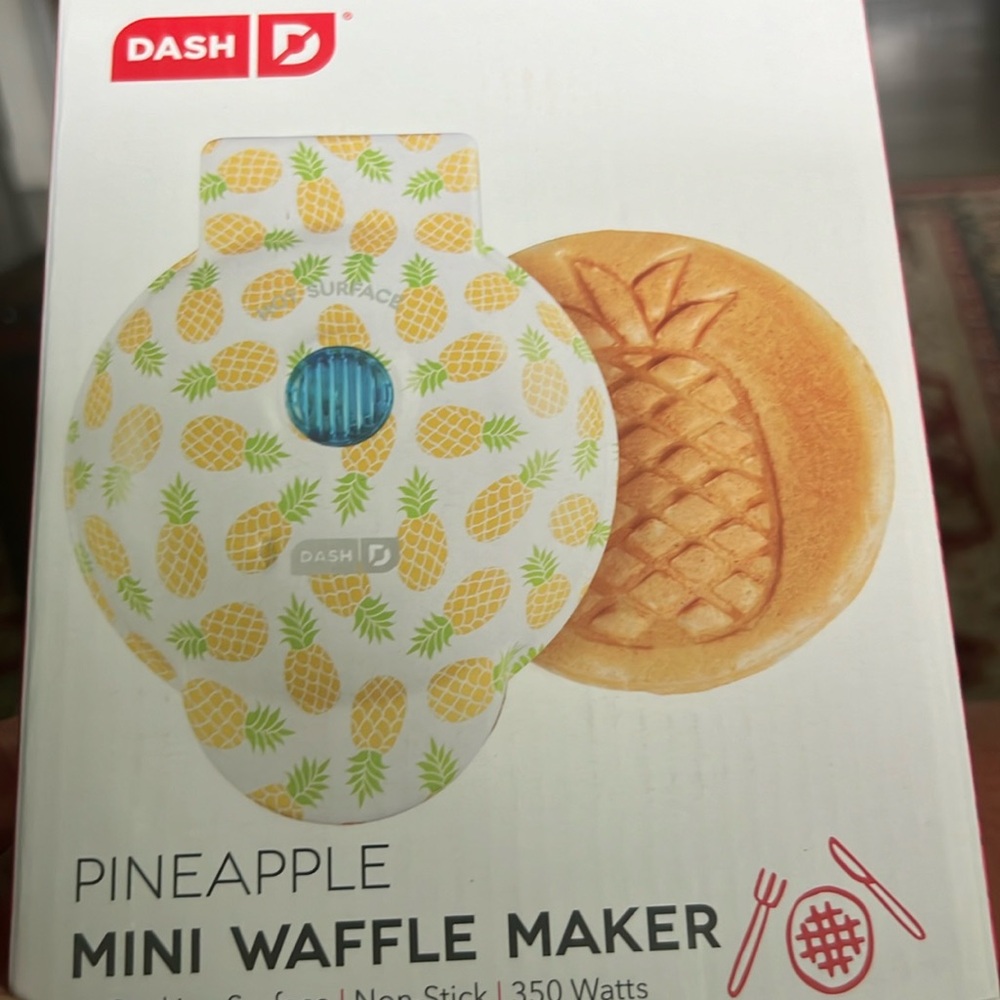 Pineapple mini waffle maker